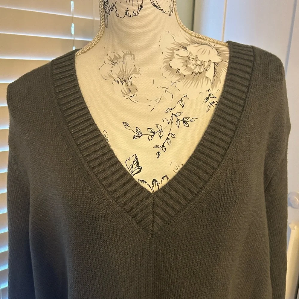 Torrid V-Neck Long Sleeve Pullover Sweater